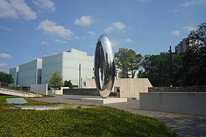 Houston May 2022 22 (Lillie and Hugh Roy Cullen Sculpture Garden)