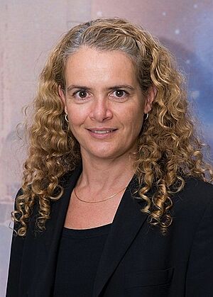 Julie Payette - JSC2009e123567 - cropped