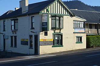 New Norfolk Bush Inn (22037877283).jpg