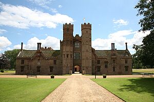 Oxburgh Hall 20080719-01
