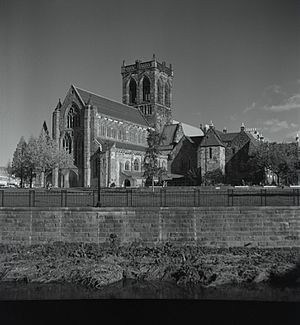 Paisley abbey
