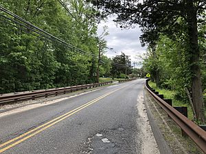 2018-05-22 09 20 14 View east along Burlington County Route 532 (Tabernacle Road) between Trading Post Way and Aetna Way-Powhatan Trail in Medford Lakes, Burlington County, New Jersey