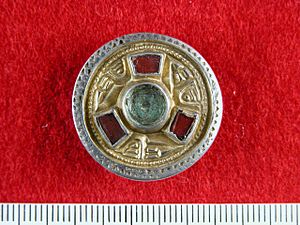 Anglo-Saxon Kentish Disc brooch front (FindID 41871)