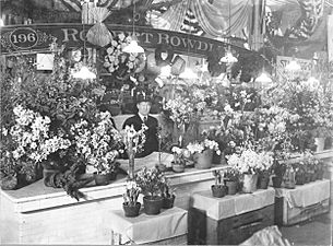 Attractive Flower Stand in Center Market 1915