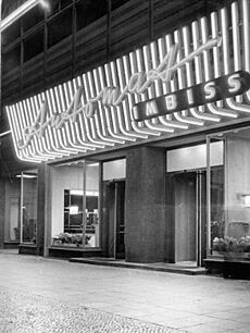 Bundesarchiv Bild 183-25350-0001, Berlin, Alexanderplatz, Automatenrestaurant, Nacht