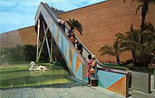 Escalator at the Anheuser-Busch brewery attraction in Tampa, Florida (11450255335)