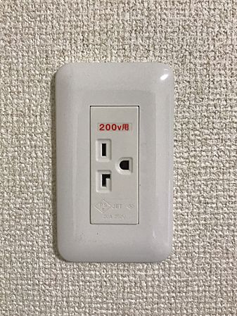 Japanese air conditioner electrical outlet 200v