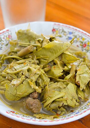 Kaeng phak lueat