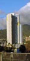 Ke Kilohana from Kakaʻako Waterfront Park in Honolulu, Hawaii.jpg