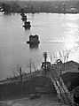 Kilátás a Péterváradi erődből a Váradi híd pilléreire és a hídfő romjaira. Fortepan 16181