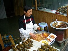 Lady makes zongzi in Zhujiajiao, Shanghai by Augapfel