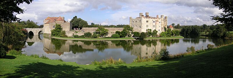 Leeds Castle panorama