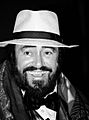Luciano Pavarotti (cropped)