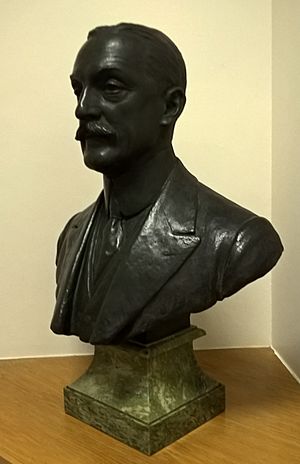 Robert Hadfield bust.jpg