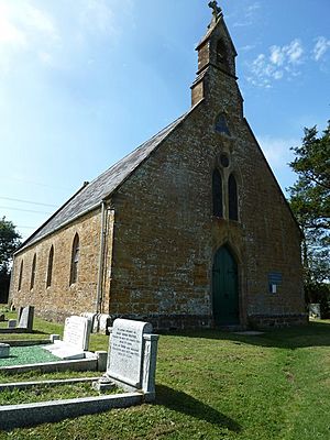 Saint Paul, Broadoak- churchyard (I) (geograph 3943906).jpg