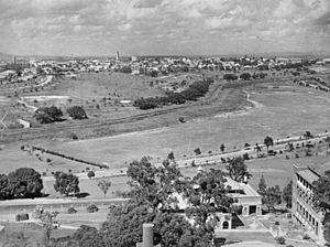 StateLibQld 1 115724 View over to Brisbane from the hospital at Herston across Victoria Park, looking south, ca. 1936