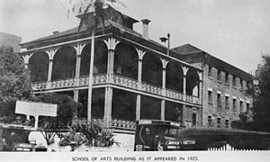 StateLibQld 1 389573 School of Arts building in Brisbane, 1925