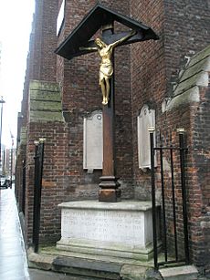 Statue outside the Church of the Annunciation in Bryanston Street - geograph.org.uk - 1049158