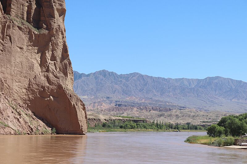 景泰 黄河石林景区之黄河与崖壁 02