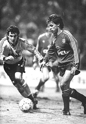 Bundesarchiv Bild 183-1990-1126-024, Fußball-Deutschland-Cup, 1. FC Dynamo Dresden - FC Bayern München 1-0