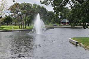 Deering Oaks Park and fountain, Portland, ME IMG 1838