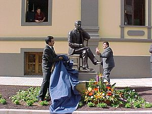 Descubrimiento estatua Manuel Velázquez Cabrera