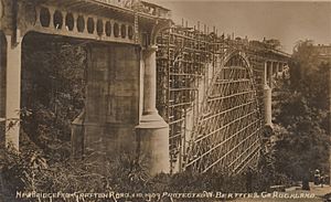 Grafton bridge during construction (before 1909) 02