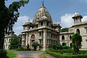Kirti Mandir, Vadadora (Baroda) - India (3-2) (8147894472)