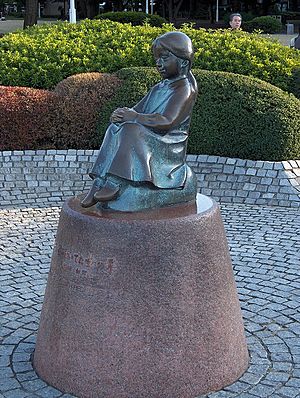 Little girl with red shoes statue yokohama