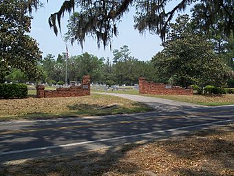 Newnansville Cemetery entrance01.jpg