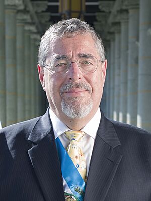 Retrato oficial de Presidente Bernardo Arévalo (cropped).jpg
