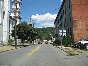 The southern terminus of PA 664