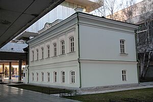 Главный дом. площадь 100-летия со дня рождения В.И. Ленина
