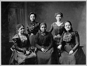 5 female Negro officers of Women's League, Newport, R.I LCCN2001705854
