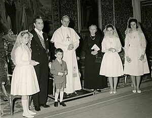Aldo Moro con la famiglia in udienza da Paolo VI