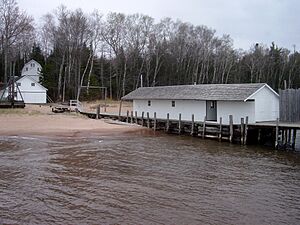 ApostleIslandNationalLakeshoreWI-033-050507