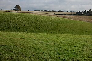 Farmland and Hill Barn Farm Cottages - geograph.org.uk - 1014340