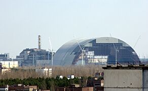 New-safe-confinement-April-2015-IMG 8747
