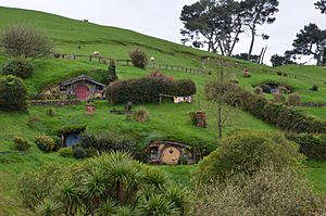 Overview of the Shire, Hobbiton Movie Set, Matamata, New Zealand 2016 (50797369992)