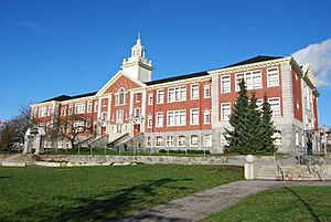 Queen Mary School, North Van 01