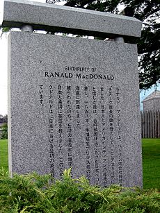 Ranaldmacdonald monument