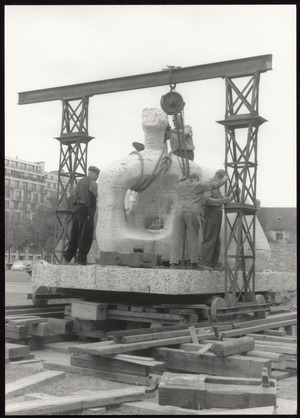 UNESCO History, Moving Henry Moore sculpture - UNESCO - PHOTO0000002731 0001f