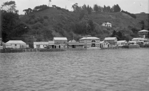 View of Kohukohu, 1918. ATLIB 296769 (cropped)