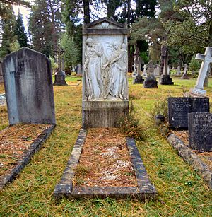 William De Morgan Grave 2016