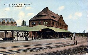1914 divided back postcard of New London Union Station
