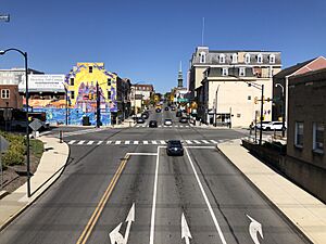 2022-10-10 13 59 49 View north along U.S. Route 202 northbound (Dekalb Street) from the overpass for the Schuylkill River Trail in Norristown, Montgomery County, Pennsylvania
