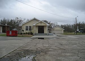 CrownPointLAPiusXYellowChurchCemetery