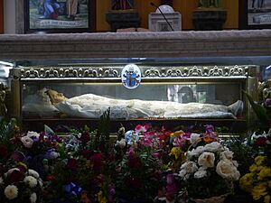 Cuerpo de Narcisa de Jesús en Altar