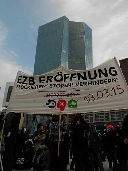 DSCI0115 Blockupy 2014 Transparent EZB