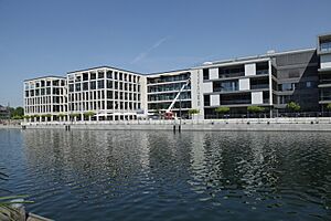 Dortmund - PO-Hafenpromenade+Hafen 01 ies